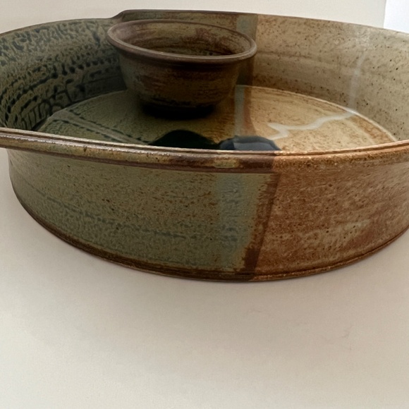 Signed Studio Pottery 10” Chip/Dip Bowl Gene Gandee Blue/Brown Drip Glaze - Picture 3 of 8